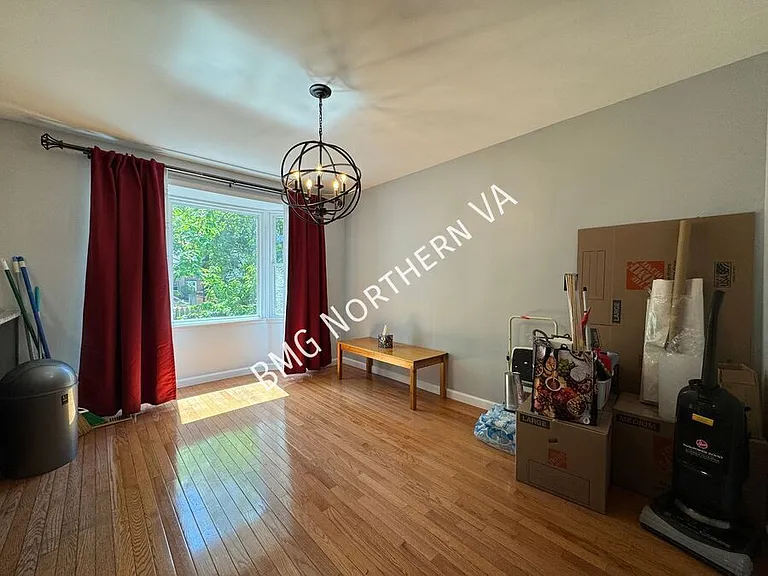 379 W Broad St — Photo 6