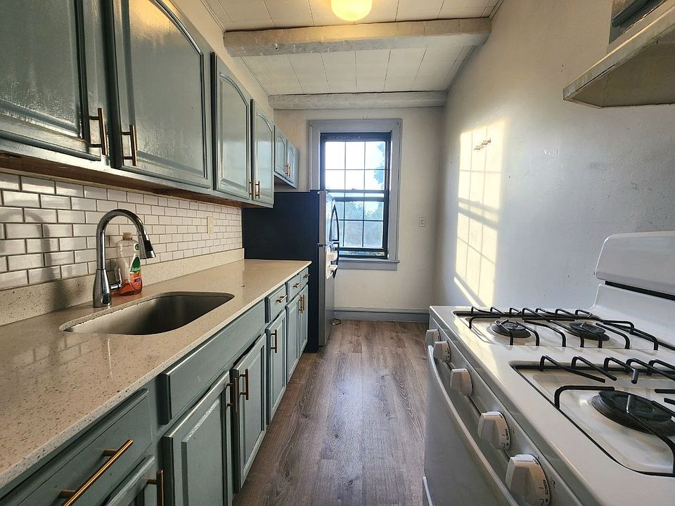 1st image of 110 Chestnut St #12