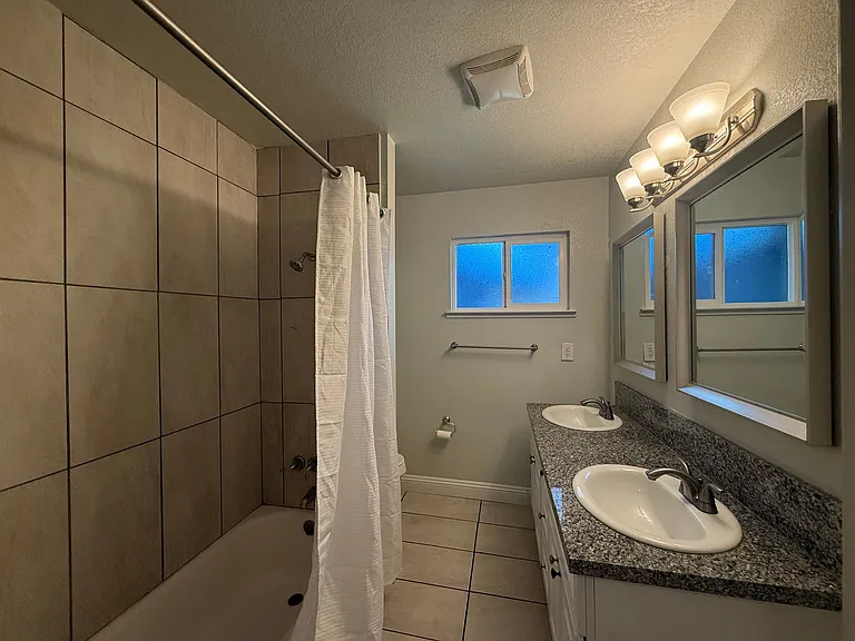 7400 Loma Verde Way — Photo 6