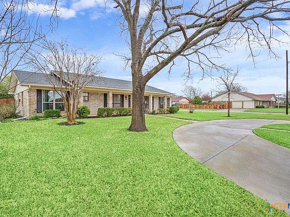 5th image of 901 S Roy Reynolds Dr