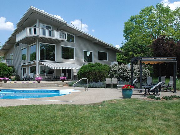 5th image of W3995 Kenyon Dr