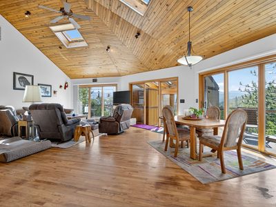 899 Timberlake Dr, Ashland, OR, 97520