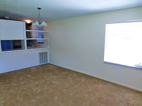 4th image of 1045 E Palm Valley Dr