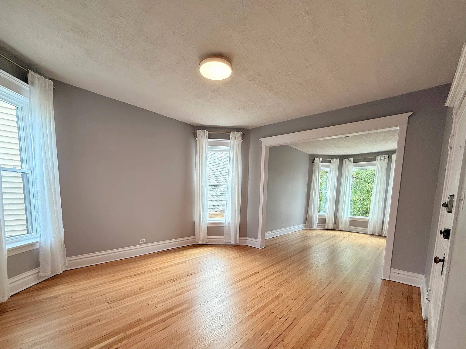 3 bed, 1400 sqft, $3,250 — Photo 3
