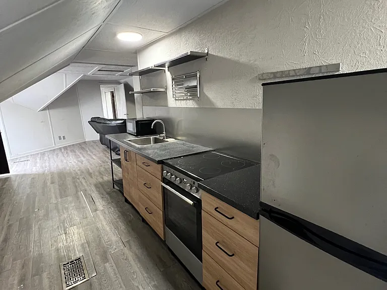 203 E Virginia St — Photo 3
