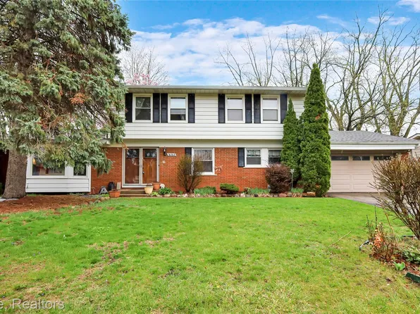 36762 Harwick Ct, Clinton Township, MI 48035