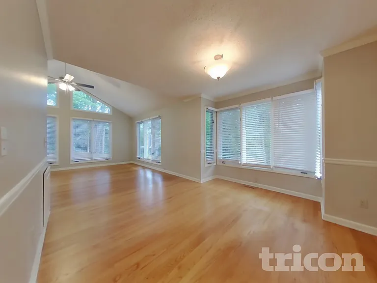 1010 Maidstone Ct — Photo 4