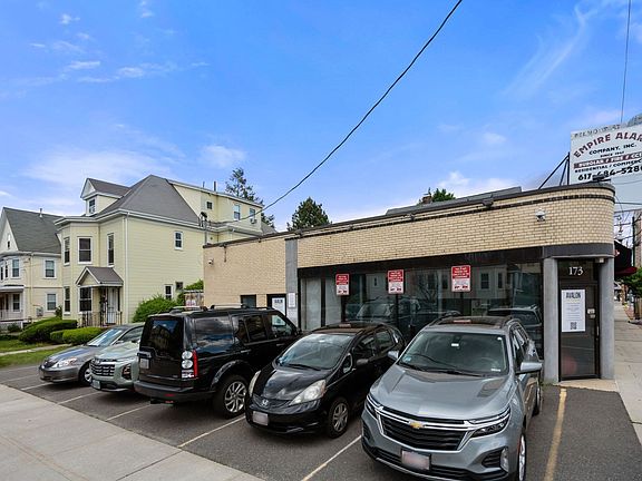 3rd image of 5 Marlboro St