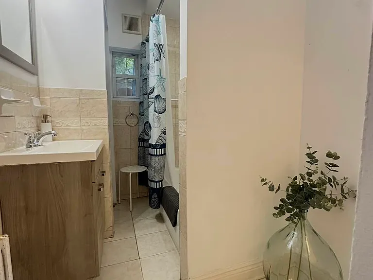 661 Jefferson Ave #1 — Photo 11
