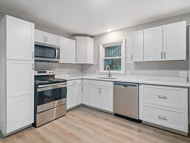 445 Riverview — Photo 8