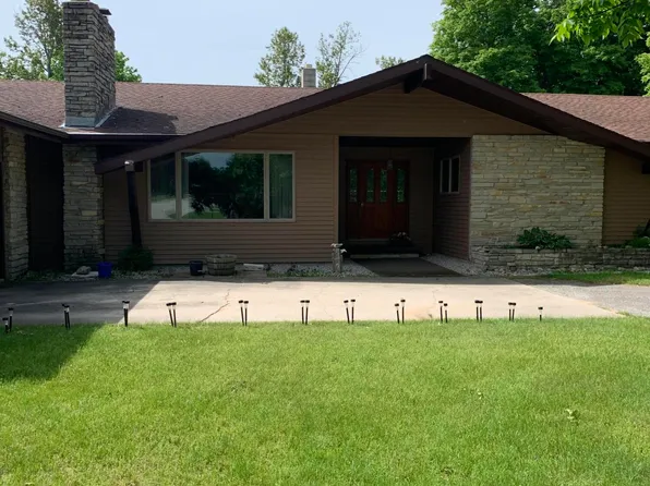 W11635 Lake St, Naubinway, MI 49762