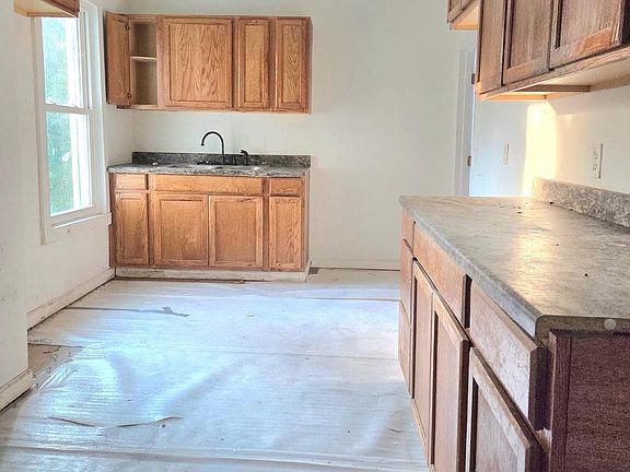 4th image of 212 S Main St