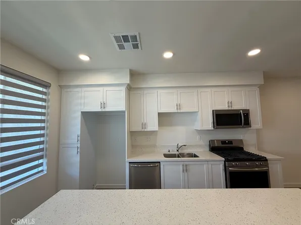 3 Bigsby Dr, Stanton, CA 90680