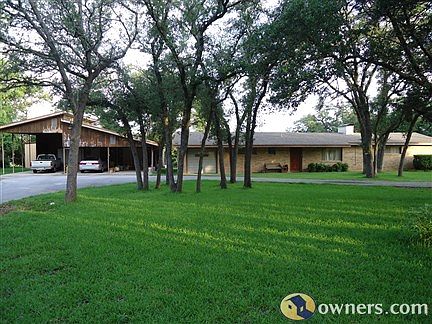 front view of house and yard