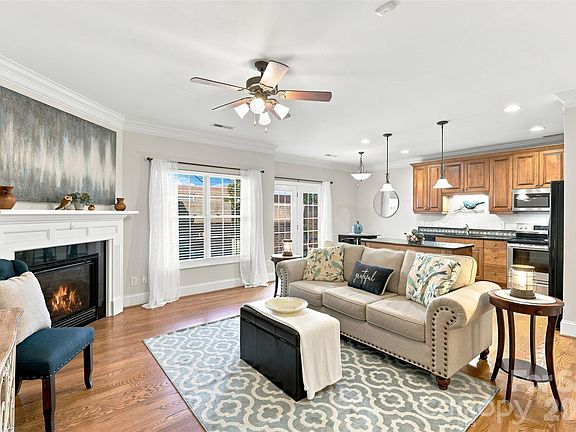 3rd image of 804 Talking Stick Ln