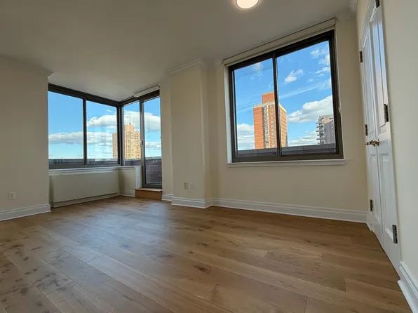 400 East 90th Street image 5 of 15