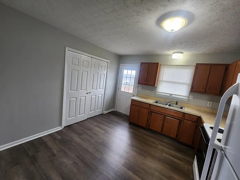 100 Beth Dr #1 — Photo 1