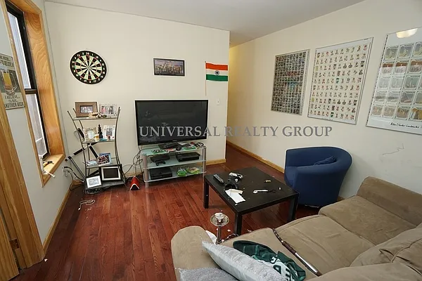 Rented by Universal Realty Group | media 22