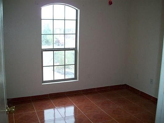 4th image of 612 Susie Dr