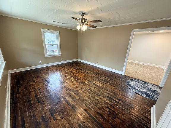 4th image of 323 Lee St