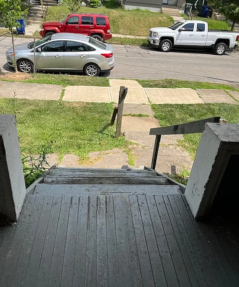 393 E Maynard Ave — Photo 2