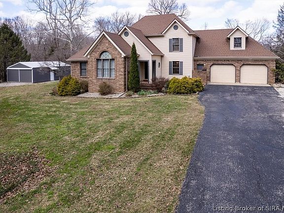 2nd image of 3415 Whispering Woods Drive NE