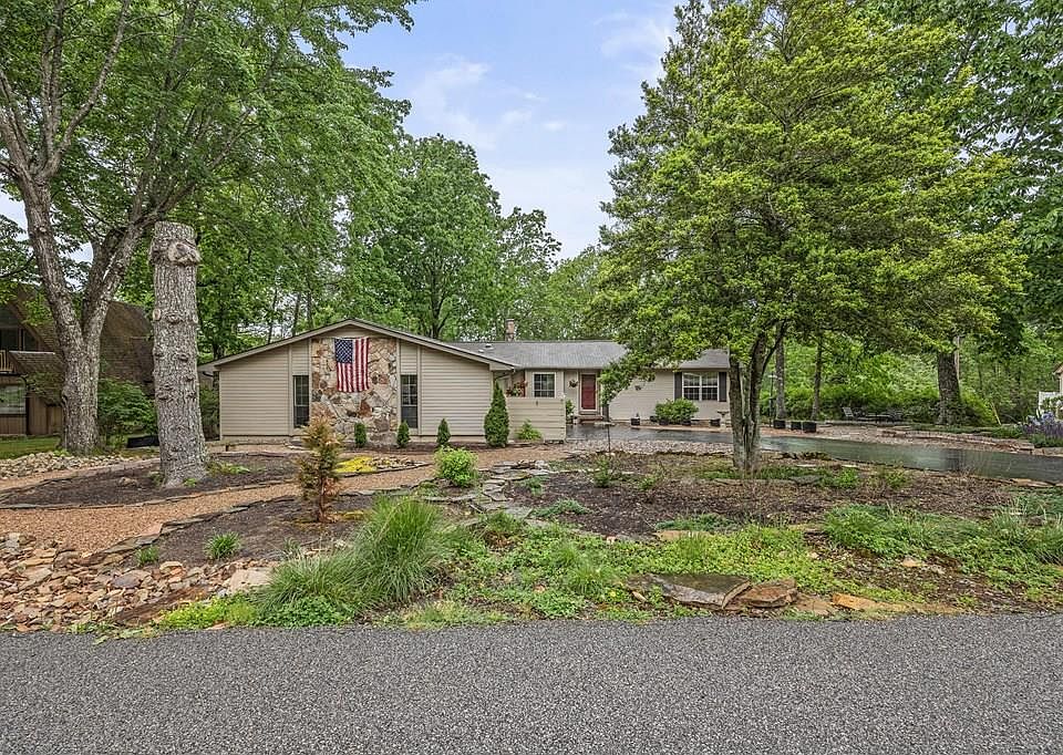 1st image of 147 Lakeshire Dr