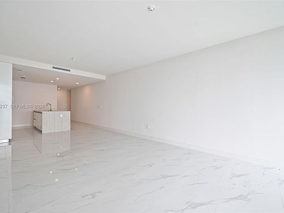 4th image of 700 NE 24th St Unit 2105