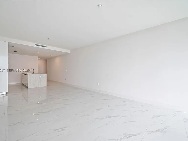 700 NE 24th St #2105 — Photo 4