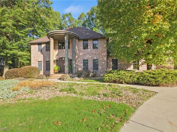 5221 Oyster Bay Dr, Youngstown, OH 44512