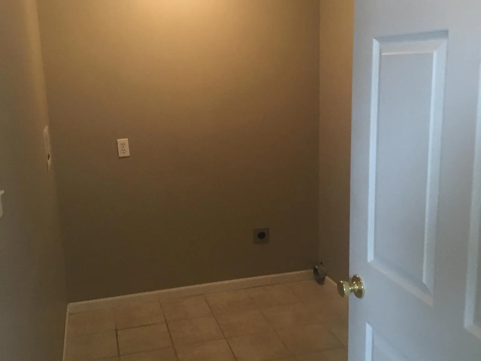 596 Glen Ct — Photo 4