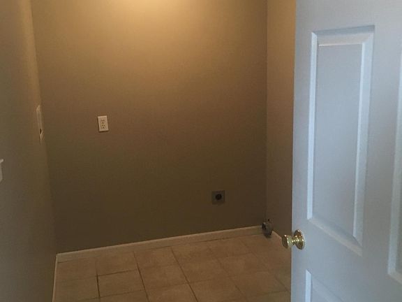 4th image of 596 Glen Ct
