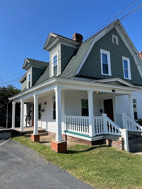 131 Paisley St #C