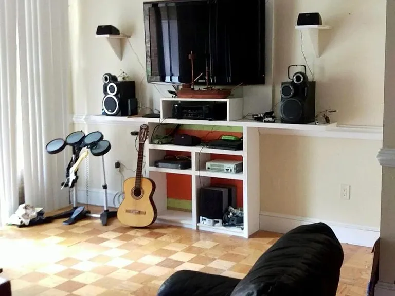 beautiful sitting room led to patio