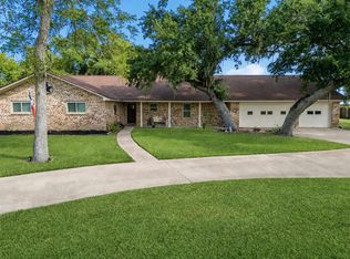 312 County Road 201, Angleton, TX 77515