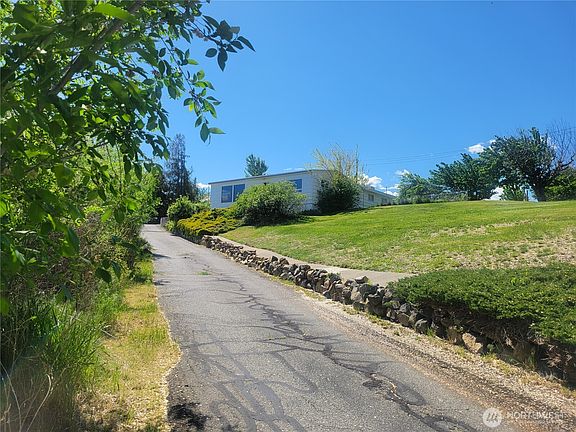 5th image of 1823 North Road