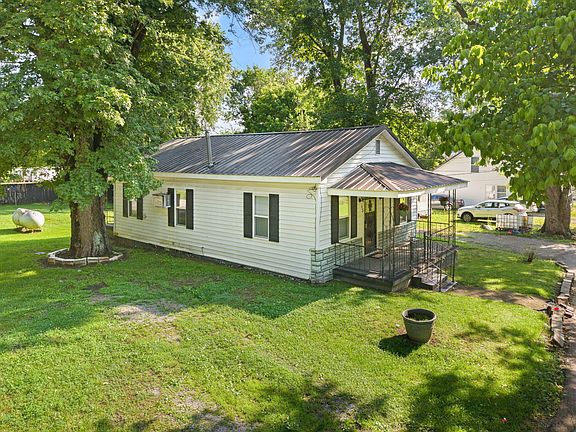 4th image of 13 White Ln