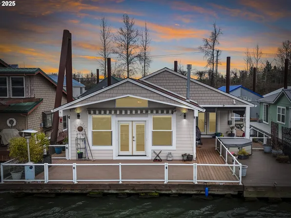 2630 N Hayden Island Dr Slip 26, Portland, OR 97217