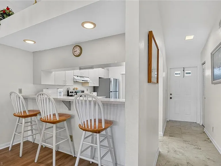 4210 Looking Glass Ln #4210 — Photo 10
