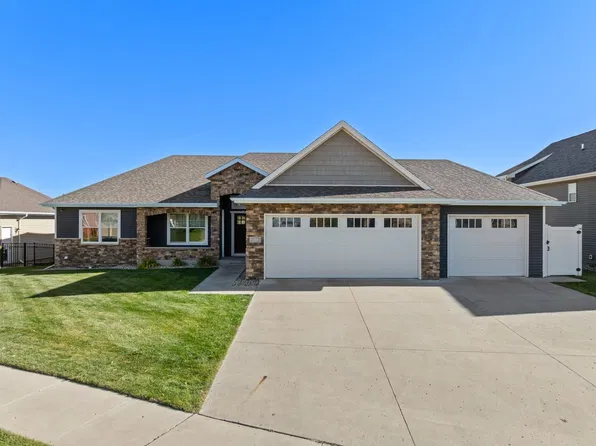 2612 20th St NW, Minot, ND 58703