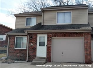 2528 Pebble Valley Rd, Waukesha, WI 53188