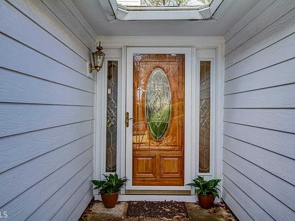 2nd image of 905 Prestonwood Dr