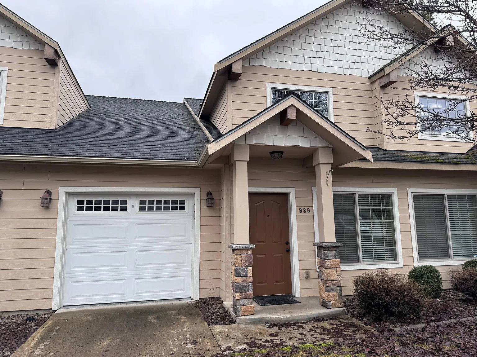 3 bed, 2.5 bath, 1342 sqft, $2,000 — Photo 1