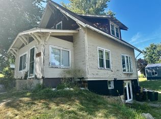 319 W State St, Mount Carroll, IL 61053