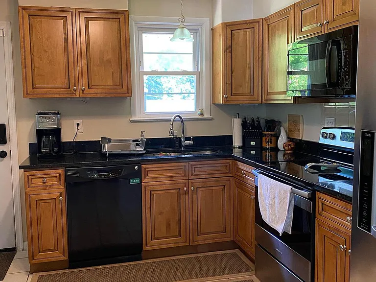9110 Drake Pl — Photo 2