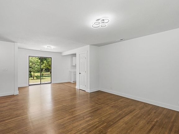 4th image of 2101 S Bluff Ave