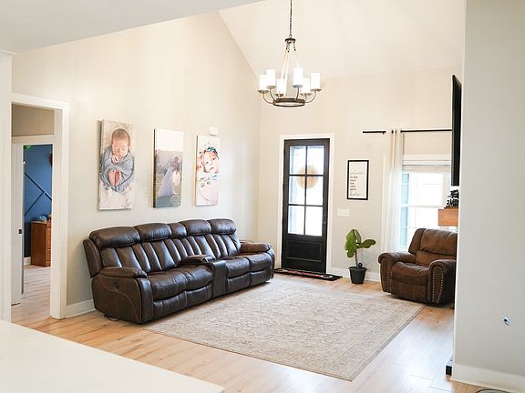 5th image of 4055 Calista Rd