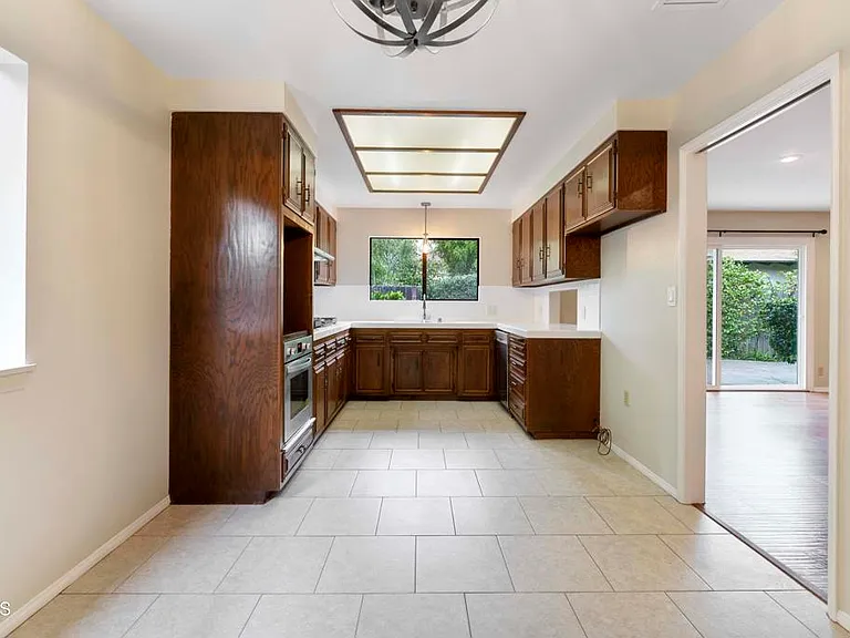 6347 N Muscatel Ave — Photo 9