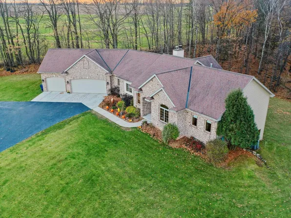 E1271 E Rojan Ct, Luxemburg, WI 54217