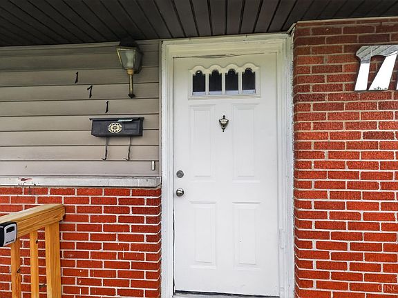 2nd image of 171 Brookhaven Ave